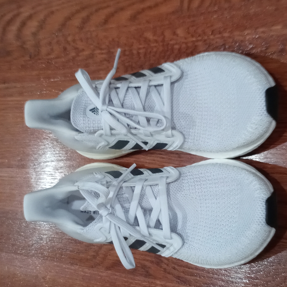 Adidas primeblue sneakers NWT